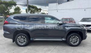 foto de Autos marca Mitsubishi seminuevo modelo Montero GLS año 2020 en Cuenca