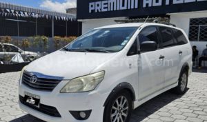 foto de Autos marca Toyota seminuevo modelo Innova año 2015