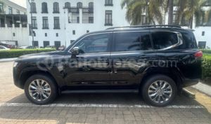 foto de Autos marca Toyota seminuevo modelo Land Cruiser 300 año 2023