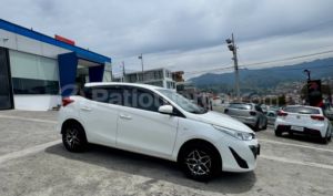 foto de Autos marca Toyota seminuevo modelo Yaris HB año 2020
