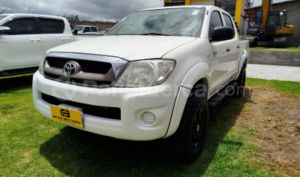 foto de Autos marca Toyota seminuevo modelo Hilux CD 4x2 Diesel año 2010 en Atuntaqui