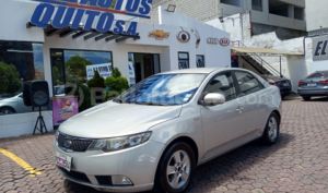 foto de Autos marca Kia seminuevo modelo CERATO LX año 2015