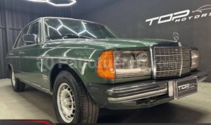 foto de Autos marca Mercedes Benz seminuevo modelo 230E año 1983 en Quito