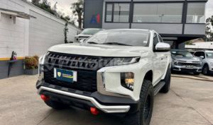 foto de Autos marca Mitsubishi seminuevo modelo L200 GLX año 2022 en Cuenca
