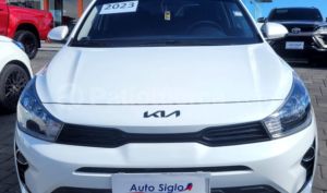 foto de Autos marca Kia seminuevo modelo Rio LX AC año 2023 en Cuenca