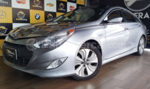 foto de Autos marca Hyundai seminuevo modelo Sonata Hybrid año 2015 en Quito