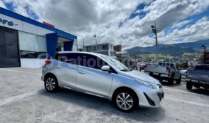 foto de Autos marca Toyota seminuevo modelo Yaris HB año 2019 en Loja