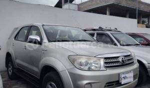 foto de Autos marca Toyota seminuevo modelo AWT FORTUNER año 2011 en Quito