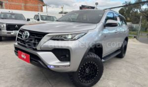 foto de Autos marca Toyota seminuevo modelo New Fortuner año 2022 en Cuenca