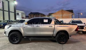 foto de Autos marca Toyota seminuevo modelo NEW HILUX 2.4 CD 4X4 año 2019 en Cuenca