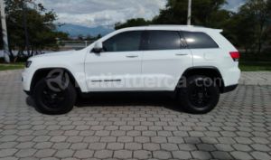 foto de Autos marca Jeep seminuevo modelo Cherokee Laredo año 2018 en Quito
