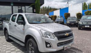 foto de Autos marca Chevrolet seminuevo modelo D-MAX CRDI 2.5 CD 4X2 TM DIESEL año 2023 en Quito