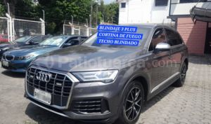 foto de Audi Q7 2023