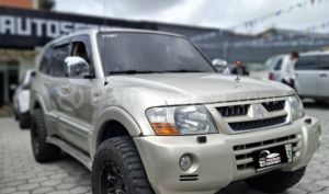 foto de Autos marca Mitsubishi seminuevo modelo Montero Blister año 2004