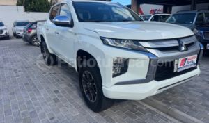 foto de Mitsubishi L200 HIRIDER 2024