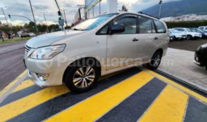 foto de Autos marca Toyota seminuevo modelo Innova año 2016