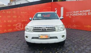 foto de Autos marca Toyota seminuevo modelo Fortuner 2.7 año 2011 en Quito