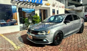 foto de Autos marca Volkswagen seminuevo modelo Jetta 163VJ6 año 2015 en Quito