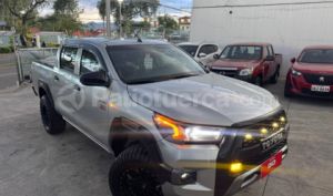 foto de Autos marca Toyota seminuevo modelo Hilux CD 4x2 Diesel año 2025 en Cuenca