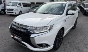 foto de Autos marca Mitsubishi seminuevo modelo Outlander PHEV año 2017 en Ambato