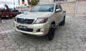 foto de Autos marca Toyota seminuevo modelo Hilux CD 4x2 año 2014 en Ambato