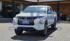 foto de Autos marca Mitsubishi seminuevo modelo L200 GLX año 2024 en Cuenca