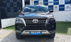 foto de Autos marca Toyota seminuevo modelo Fortuner 4.0 año 2024 en Cumbayá