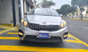 foto de Autos marca Kia seminuevo modelo Carens R año 2017 en Quito