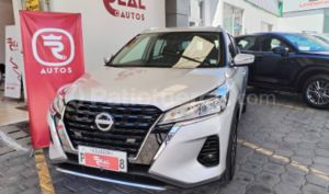foto de Autos marca Nissan seminuevo modelo Kicks Advance año 2023
