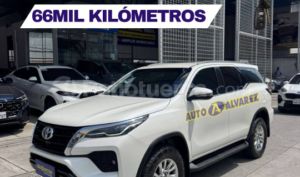 foto de Autos marca Toyota seminuevo modelo Fortuner 4.0 año 2023