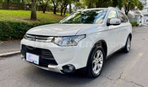 foto de Autos marca Mitsubishi seminuevo modelo Outlander año 2015 en Quito