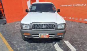 foto de Autos marca Toyota seminuevo modelo Hilux año 2004 en Portoviejo