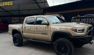foto de Toyota TACOMA LIMITED 2019