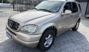 foto de Autos marca Mercedes Benz seminuevo modelo ML 320 año 2001 en Quito