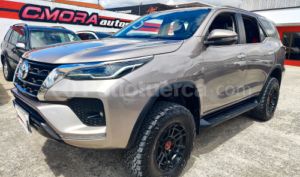 foto de Autos marca Toyota seminuevo modelo Fortuner 4.0 año 2024 en Cuenca