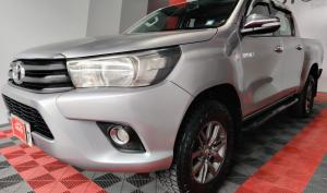 Toyota New Hilux SR 2016