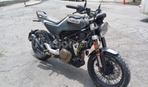 foto de Motos marca Husqvarna seminuevo modelo Svartpilen 401 año 2020 en Quito