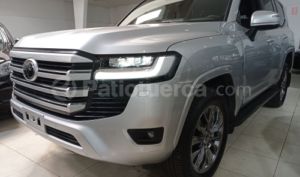 foto de Autos marca Toyota seminuevo modelo Land Cruiser 300 año 2025 en Quito