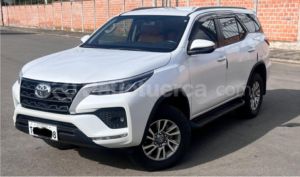 foto de Autos marca Toyota seminuevo modelo New Fortuner año 2024 en Ambato