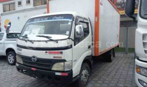 foto de Pesados marca Hino seminuevo modelo DUTRO 816 año 2011 en Cuenca