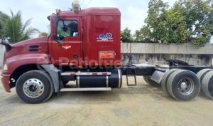 foto de Pesados marca Mack seminuevo modelo CX 613 año 2006 en Quito