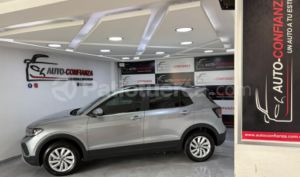 foto de Autos marca Volkswagen seminuevo modelo T-Cross Trendline año 2025 en Quito