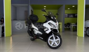 foto de Motos marca Aprilia seminuevo modelo SR Max 300 año 2012 en Quito
