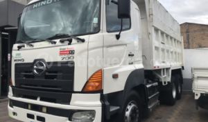foto de Pesados marca Hino seminuevo modelo 700 año 2009 en Cuenca