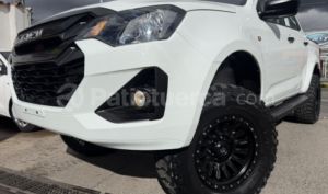 foto de Autos marca Chevrolet seminuevo modelo D-MAX CRDI  3.0 CD 4X2  DIESEL año 2026 en Cuenca