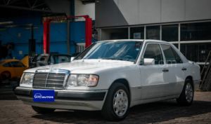 Mercedes Benz—™ E260 1992