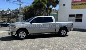 foto de Autos marca Ram seminuevo modelo 1500 BIGHORN ETORQUE año 2022 en Quito