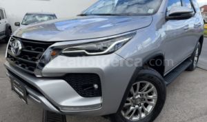 foto de Autos marca Toyota seminuevo modelo Fortuner 4.0 año 2024 en Cuenca