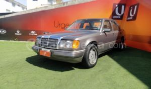Mercedes Benz—™ E300 1990