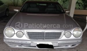 Mercedes Benz—™ E320 2002